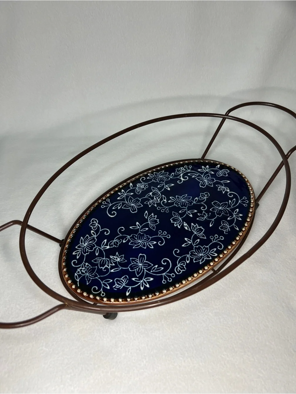 TEMPTATIONS BY TARA FLORAL LACE BLUE OVAL COV CASSEROLE W TRIVET N RACK 3.5 Qt